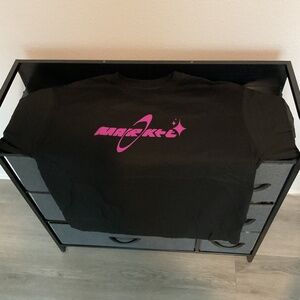 Market Studios Black/Pink Tee Size XL